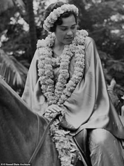 Queen Of Hawaii, Hawaiian Monarchy, Hawaiian Princess, Hawaiian Flag, American Quarter Horse Association, Hawaiian History, Native American Children, Royal Women, History Queen