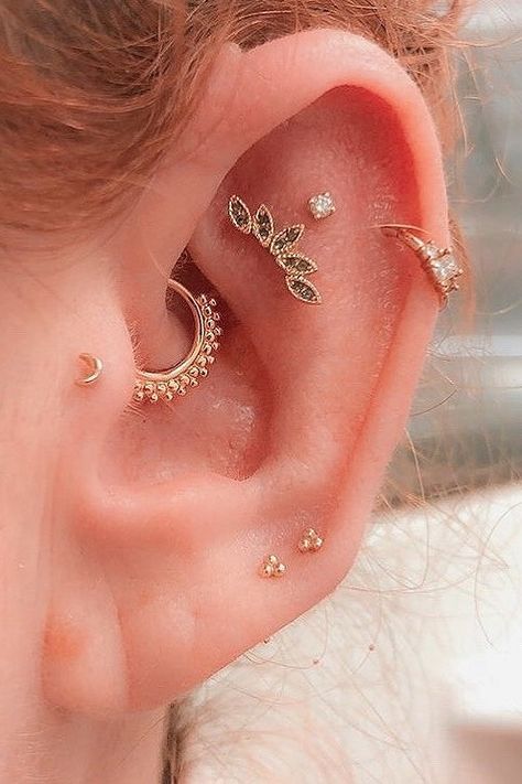 Pretty Daith Piercing, Flat Helix Piercing Ideas, Daith And Tragus Piercing, Flat And Helix Piercing, Tragus And Daith Piercing, Double Flat Piercing, Triple Flat Piercing, Flat Piercing Ideas, Flat Ear Piercing