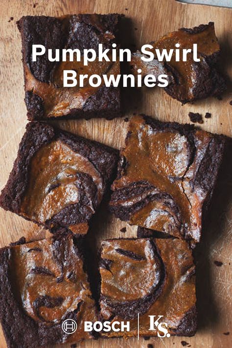 Visit the link for this delicious pumpkin brownie recipe Pumpkin Pie Chocolate, Pumpkin Spice Brownies, Pumpkin Swirl Brownies, Autumn Dishes, Fall Desserts Pumpkin, Bosch Oven, Desserts Pumpkin, Dessert Pumpkin, Easy Fall Recipes