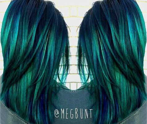 So tempted to bring back my green hair!!! 💚 Green And Blue Hair, Blue And Green Hair, Hair Color Ombre, Teal Hair, Hair Color Crazy, Super Hair, Hair Color And Cut, Cool Hair, Grunge Hair