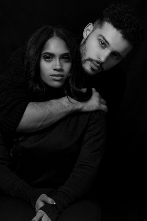 Shooting Studio, Studio Photoshoot Ideas, Studio Poses, Studio Photography Poses, Romantic Photos Couples, Pose Fotografi, Photoshoot Studio, Shotting Photo, Couple Picture Poses