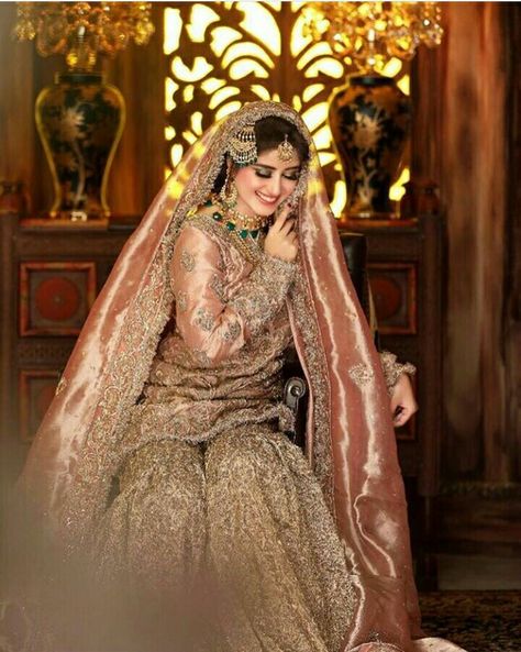 Golden Gharara, Pakistani Bridal Couture, Casual Bridal Dress, Short Blouse, Mehndi Dress, Beautiful Bridal Dresses, Heavy Dresses, Asian Bridal Dresses, Bridal Lehenga Collection