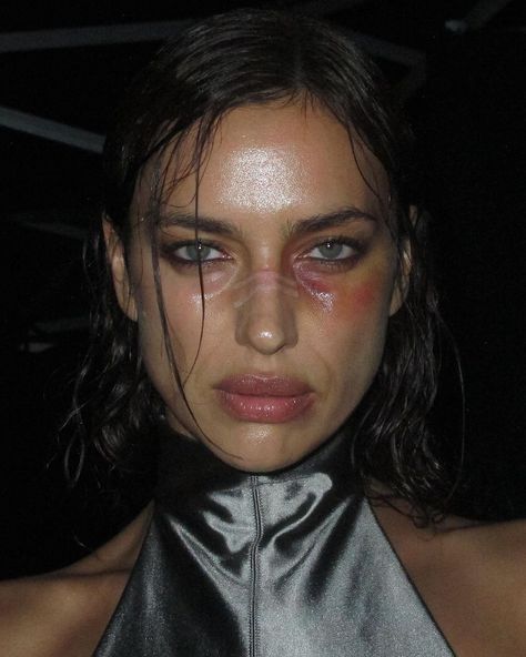 Faux bruises and artificial scars on the @mowalola SS24 runway, for a collection inspired by the film ‘CRASH’ (1996). Products used: Base… | Instagram Crash 1996, Makeup Looks Tutorial, Irina Shayk, Cute Makeup, Makeup Inspo, Maquillaje De Ojos, Fashion Makeup, Pretty People, Face Makeup