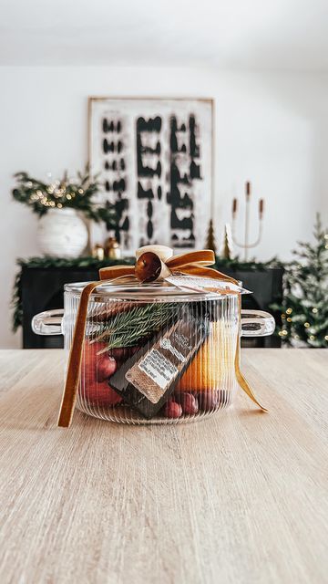 733K views · 30K likes | Jen Alvarez • Home Decor on Instagram: "Stovetop potpourri gift idea 🎁 comment “hostess” to get the link to shop this post straight to your inbox 🤍 This gift idea would be so cute as a hostess gift this holiday season or as a sweet housewarming gift. here’s what I used: + $25 glass pot + orange, small apples, rosemary, cranberries, vanilla, cinnamon and anise + velvet ribbon and printable tag Shop this post in my bio on my @shop.LTK // link in bio https://liketk.it/4mOsF #Itkgiftguide #Itkgiftspo #Itkhome #Itkholiday #Itkunder50 #hostessgift #christmasdecor #holidaydecor #christmaspartyideas #holidayhostess #holiday #liketkit#amazonfinds #amazonmusthaves #amazonhome #kitchendecor #kitchenfinds #giftideas #itkunder100" Homemaker Christmas Gifts, Holiday Gift Ideas For Neighbors, Thanksgiving Hosting Gift Ideas, Stove Top Popurri Gift, Hostess Christmas Gift Ideas, Hostess Gift Ideas Thanksgiving, Hosting Gifts Ideas, Christmas Work Gifts, Best Hostess Gift Ideas