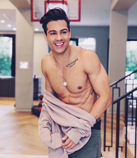 Ray Diaz Ray Diaz, Fitness Food Diva, Team 10, Workout Posters, Fitness Motivation Pictures, Tank Outfit, Fitness Design, Body Picture, Fitness Logo