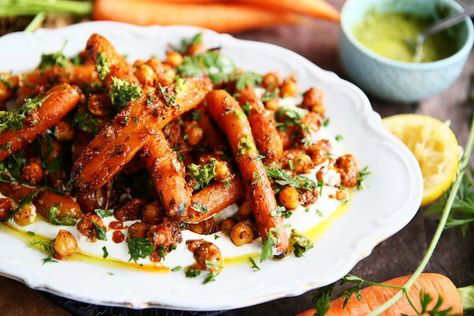 Honey Harissa Carrots and Chickpeas with whipped Feta Roasted Carrots And Chickpeas, Harissa Carrots, Carrots And Chickpeas, Carrot Recipes Side Dishes, Taste Of Home Recipes, Honey Roasted Carrots, Vegetarian Side Dishes, Whipped Feta, Vegan Side Dishes