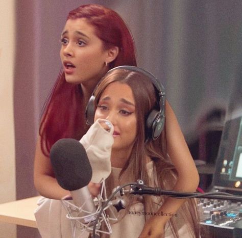 Ariana Grande With Her Younger Self, Ariana Grande With Celebrities, Ariana Grande Pics, Ariana Pfp, Ariana Grande Pfp, Ariana Grande Victorious, Ariana Grande Cat, Ariana Grande Poster, Dan Schneider