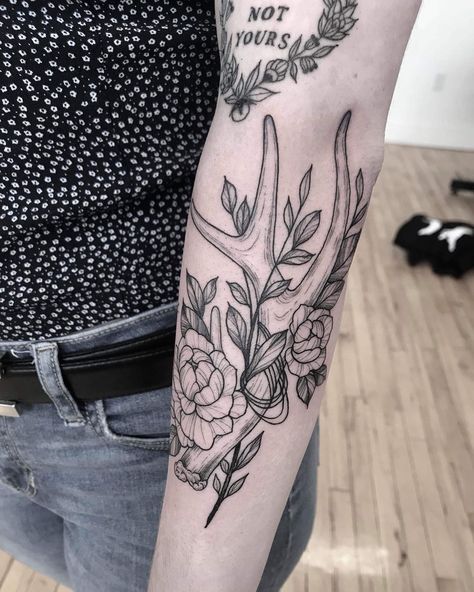 Black Rose Tattoo on Instagram: “Done by @christinastattoos 🌿💗 #flowertattoo #tattoo #antlertattoo  #peonytattoo #flower #peony #blackwork #linework #blackwork…” Antler Sleeve Tattoo, Antler Memorial Tattoo, Antler Floral Tattoo, Antler With Flowers Tattoo, Antler And Flower Tattoo, Antler Tattoos For Women, Antler Tattoo With Flowers, Deer Antler Tattoo With Flowers, Gardenia Tattoo