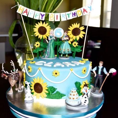 Frozen fever cake with Disney Figurines, sunflowers and banner. Icing Sunflowers, Frozen Fever Birthday Cake, Frozen Fever Birthday Party, Frozen Fever Cake, Frozen Fever Birthday, Frozen Fever Party, Disney Frozen Birthday Party, Frozen Summer, 5th Birthday Cake