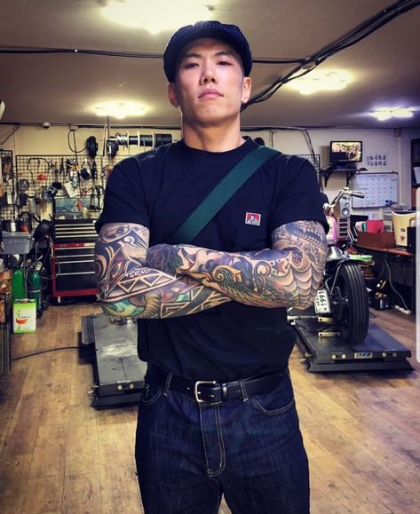 Kim Youngwoo a.k.a Monster Woo *All credit goes to the owner of this photo* Kim Youngwoo, Monster Woo, Mafia Men, Korean Hiphop, Interacial Couples, Asian Tattoos, Handsome Asian Men, Aesthetic Boy, Attractive People