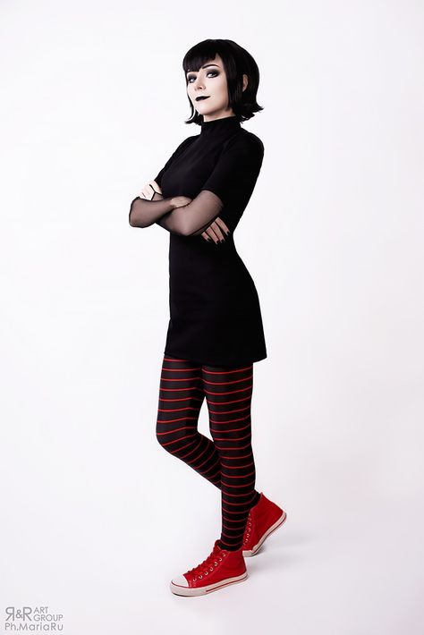 Mavis Costume, Mavis Hotel Transylvania, Mavis Dracula, Cosplay Ideas Women, Wig Styling, Hotel Transylvania, Fantasias Halloween, Amazing Cosplay, Creative Halloween Costumes