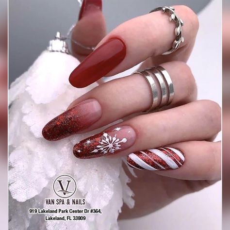 Christmas Nails Diy, Unghie Sfumate, Christmas Nails Easy, Christmas Gel Nails, Christmas Nails Acrylic, Festival Nails, Xmas Nails, Christmas Nail Designs, Elegant Nails