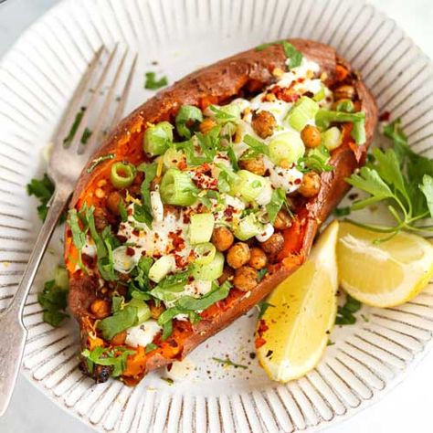 Baked Sweet Potato Oven, Mediterranean Sweet Potatoes, Potatoes Loaded, Great Vegetarian Meals, Sweet Potato Oven, Sweet Potato Toppings, Lunch Bowls, Sweet Potato Dishes, Sweet Potato Recipes Baked