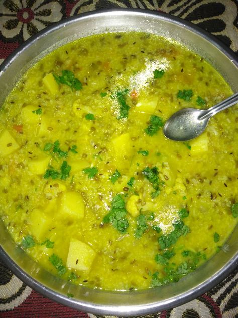 Moong Daal khichdi with Aalu Khichdi Snap, Diy Wall Painting, Food Snapchat, Food Diary, Diy Wall, Girl Face, Homemade Recipes, Food To Make, Wall Painting