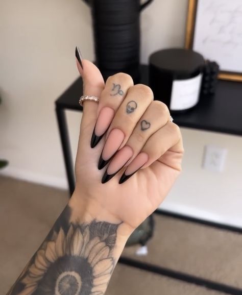 Long Almond Nails, Classy Acrylic Nails, Almond Acrylic Nails, Unique Acrylic Nails, Black Nail, Oval Nails, Luxury Nails, Fire Nails, Classy Nails