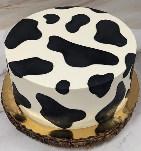 Easy Cow Print Cake, Cow Print Cookie Cake, Cow Print Cakes Birthday, Cow Theme Birthday Cake, Cake Cow, Western Sheet Cake, Cow Print Sheet Cake, Cow Cake Birthday, Diy Cow Cake