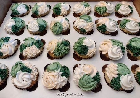 Green Baby Shower Cupcakes, Boho Baby Shower Cupcakes, Neutral Baby Shower Cupcakes, Baby Shower Cupcakes Neutral, Baby Shower Cupcakes For Boy, Jungle Cupcakes, Baby Boy Cupcakes, Cake Pic, Bear Baby Shower Cake