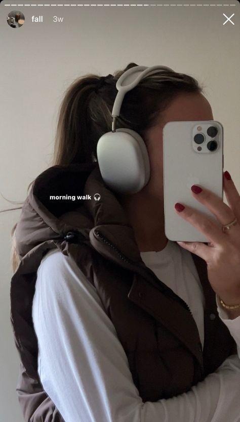 Apple Air Pods Max Outfit, Apple Air Max Aesthetic, White Airpod Max Aesthetic, Airpod Max Aesthetic Outfit, Air Pod Pro Max Aesthetic, Apple Air Max Headphones Aesthetic, Silver Airpods Max Aesthetic, Airpod Pro Max Aesthetic, Air Pod Max Aesthetic