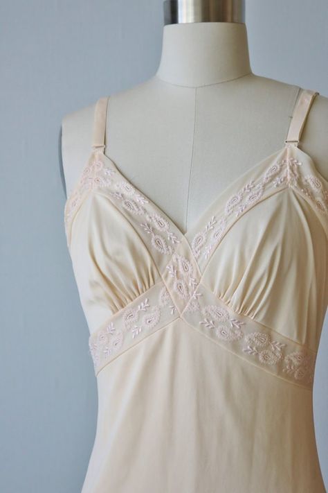 1950s slip dress 1950s Slip Dress, Drama Gcse, Fanfic Outfits, Slip Dress Pattern, Jenny Humphrey, 1950s Outfits, Vintage Slip Dress, White Slip Dress, Vintage Slip