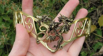 Khaleesi Inspired Three Headed Dragon Crown Tiara Gold Tone Daenerys Targaryen Game of Thrones Costume Cosplay Three Headed Dragon, Dragon Crown, Daenerys Targaryen Costume, Tiara Gold, Game Of Thrones Costumes, Dragon Queen, Dragons Crown, Hollywood Costume, Green Characters