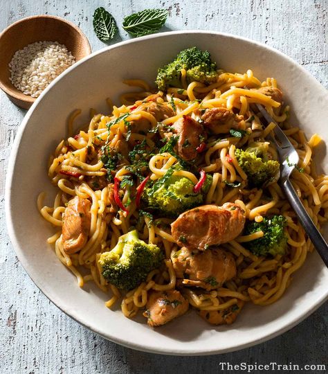 Noodle Stirfry Chicken, Stir Fry Chicken And Veggies With Noodles, Honey Garlic Noodle Stir Fry, Chicken Stir Fry With Vegetables And Rice Noodles, Hokkien Noodles Recipe Chicken, Hokkien Noodles Recipe, Hokien Noodle Stirfry, Chicken Hokkien Noodles, Stir Fry With Chicken