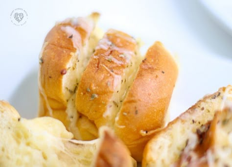 The first time I made this Cheesy Hawaiian Garlic Bread, I said, "Why haven't I thought of this before?!" These garlic rolls are soft, buttery, and cheesy with a hint of sweetness. Hawaiian Roll Ham And Cheese, Recipes With Hawaiian Rolls, Cheesy Rolls, King Hawaiian Rolls, Garlic Rolls, Ham And Cheese Sliders, Hawaiian Roll, Oh Sweet Basil, Rolls Bread