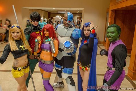 Teen Titans Cosplay, First Cosplay, Group Cosplay, Dc Cosplay, Teen Titan, Epic Cosplay, Group Costumes, Teen Titans Go, Amazing Cosplay