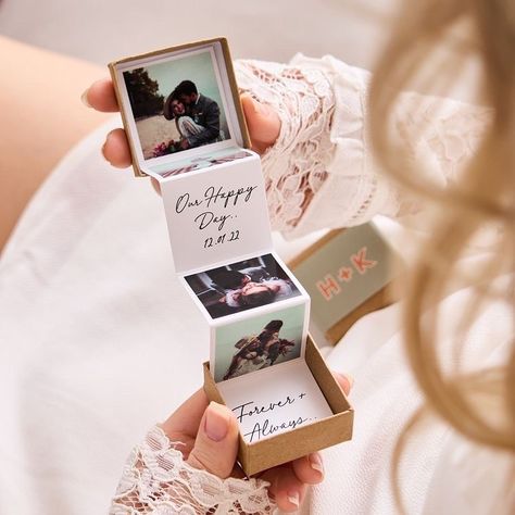 Anniversary gift inspiration 💕 Repost IG: @mrs.portrait_ #weddinggifts #anniversarygifts #weddingplanning #giftsforher #giftsforhim #weddinginspo #weddinginspiration #weddingideas 45th Wedding Anniversary Gifts, 4th Wedding Anniversary Gift, 8th Wedding Anniversary Gift, Wedding Tokens, 10th Wedding Anniversary Gift, Wedding Memory, 50 Wedding Anniversary Gifts, Unique Anniversary Gifts, Cute Couple Gifts