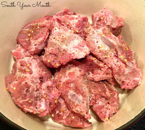 South Your Mouth: Neck Bones and Rice Neck Bones And Rice, Beef Neck Bones Recipe, Pork Neck Bones Recipe, South Your Mouth, Southern Recipes Soul Food, Neck Bones, Comfort Food Southern, Country Cooking, Southern Cooking