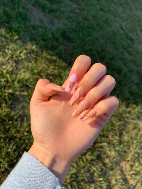 Light Pink And Brown Nails, Brown And Pink Nails, Pink And Brown Nails, Design With Lines, Cream Nails, White Nail Designs, Pink And Brown, Honey Brown, Caramel Brown