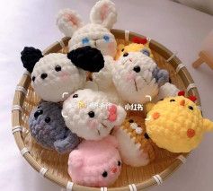 Knitting Cute Animals, Crochet Idea Amigurumi, How To Crochet Cute Animals, Animals Crochet Patterns Free, Crochet Ideas Small Projects, Animal Keychain Crochet, Small Crochet Plushies, Crochet Small Projects, Small Things To Crochet