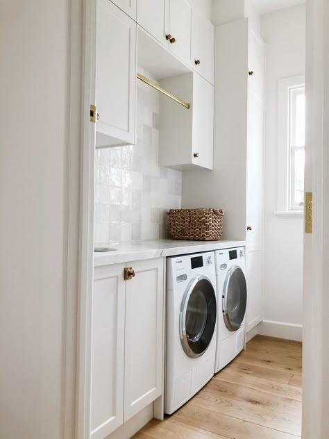 Utility Room Inspiration, Dulux Natural White, Laundry Room Inspo, Laundry Remodel, Small Utility Room, Laundry Reno, Utility Room Designs, Utility Room Ideas, White Laundry Rooms