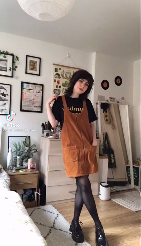 Dress With Oxfords, Grunge Overalls Outfits, Overall Dress Outfit, Oxfords Outfit, Overalls Outfits, Outfit Grunge, Mother Clothing, Alt Outfits, Trip Outfits