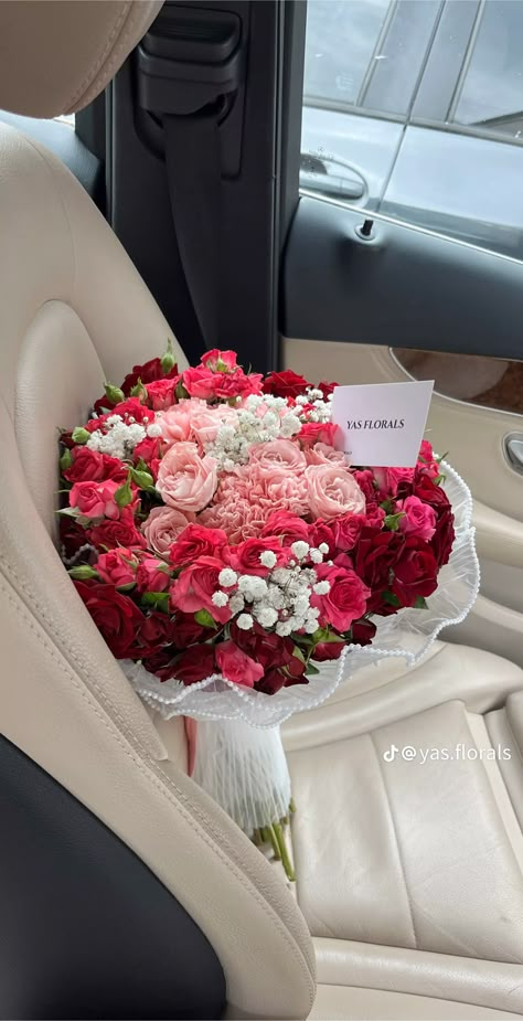 Mixed Blooms Bouquet, Luxury Bouquet Wedding, 25 Flower Bouquet, Huge Bouquet Of Roses, I Love You Flowers, Flower Arrangements Valentine, Heart Floral Arrangement, Flower Bouquet In Car, Luxury Bouquet Of Flowers