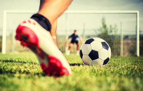 7 Soccer Tryout Tips to Make the Team | ACTIVEkids Soccer Tryouts, Volleyball Setter, Soccer Photography, Club Soccer, Softball Pictures, Women's Soccer Team, Volleyball Shirts, Water Exercises, Volleyball Pictures