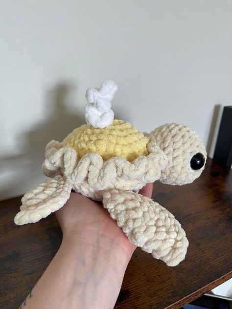 Crochet Pie Turtle, Cute, Crochet Pie, Turtle, lemon pie DIY crochet toys #diycrochettoys #crochet #crochettoy #crochettoys 3.213 Teen Summer Crafts, Crochet Pie, Crochet Turtles, Turtle Cute, Kawaii Cross Stitch, Turtle Crochet, Diy Crochet Toys, Easy Crochet Animals, Toy Diy