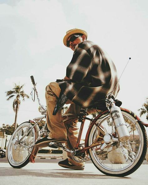 Bicycle Photoshoot, Mexican Gangster, Gangsta Paradise, Cholo Tattoo, Lowrider Arte, Lowrider Bikes, Bici Retro, Old School Pictures, Chola Style