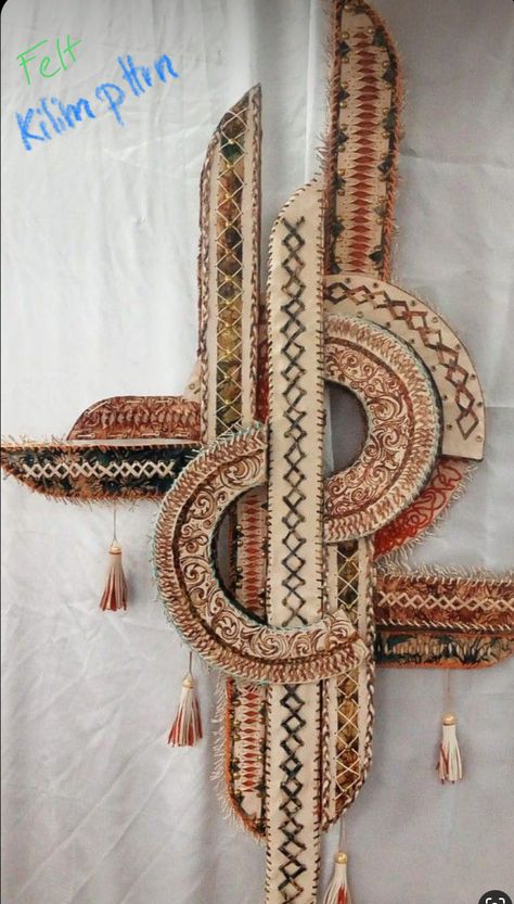 فن النسيج, Weaving Loom Diy, Crafty Decor, Applique Art, Hanging Quilts, Mixed Media Art Canvas, Geometric Design Art, Vase Crafts, Fibre And Fabric