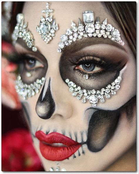 Dia De Los Muertos Hair Ideas, Day Of The Dead Makeup With Jewels, Day Of The Dead Inspired Outfits, Pretty Day Of The Dead Makeup, Day Of The Day Makeup, Day Of The Dead Cosplay, Muertos Makeup, Dia Los Muertos Costume, Day Of The Dead Makeup Tutorial