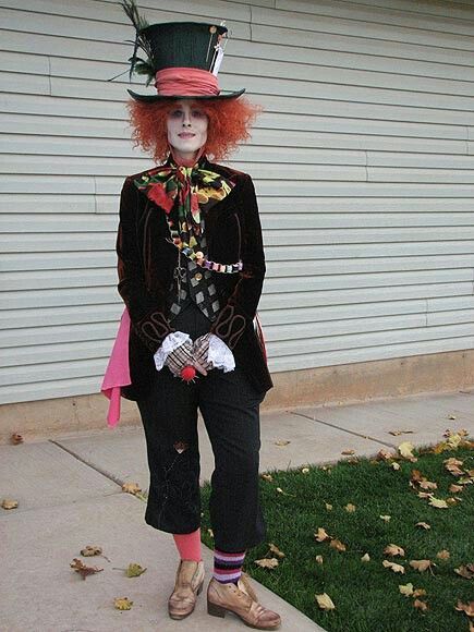 Mad Hatter Diy Costume, Halloween Mad Hatter, Maleficent Costume Diy, Spy Kit, Hatter Costume, The Hatter, Alice In Wonderland Diy, Mad Hatter Costume, Celebrity Halloween