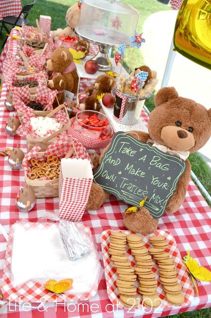 Beary Sweet Birthday, Stuffed Animal Picnic Birthday Party, Teddy Bears Picnic Food, Bear Picnic Birthday Party, Baby Bear Birthday Party, Teddy Bear Picnic Birthday Party, Teddy Bear Birthday Party, Picnic Baby Showers, Teddy Bear Day