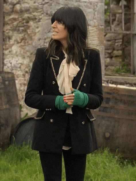 Claudia Winkleman Style The Traitors, Claudia Winkleman Traitors Style, Claudia Traitors, Claudia Winkleman Traitors, Claudia Winkleman Traitors Outfits, Claudia Winkleman Style, Claudia Winkleman Hair, Casual Winter Looks, Business Goth