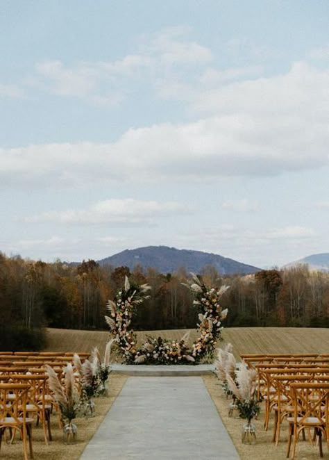 Fall Outdoor Wedding Venues, Mountain Wedding Backdrop, Georgia In The Fall, Meadows At Mossy Creek Wedding, East Coast Fall Wedding, Fall Wedding Locations, Meadows At Mossy Creek, Fall Wedding Mountains, Fall Wedding Venues Outdoor