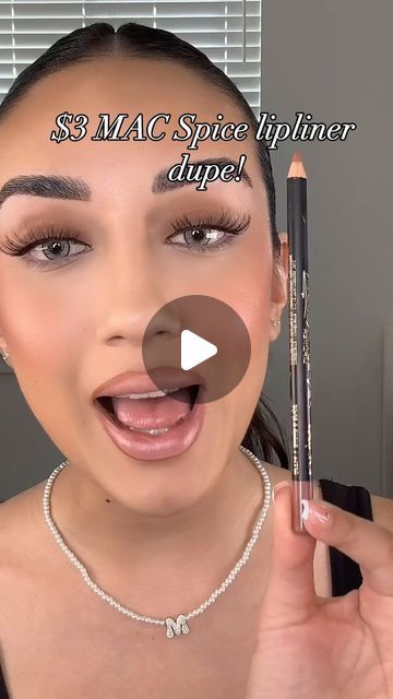 Lip Outline Makeup, Best Lip Liner And Lipstick Combo, Lipliner Looks, How To Overline Your Lips, Lipliner Tutorial, Makeup Dups, Apply Lip Liner, Best Lip Liner, Lip Liner Tutorial