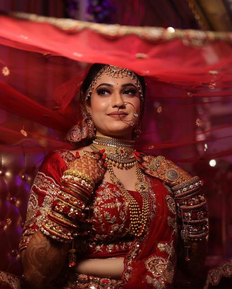 Bridal Solo Poses, Wading Photoshoot, Dulhan Single Pose, Parlour Shoot, Bride Closeup, Bride Portrait Photography, Single Pose, Bridal Pose, Memories Last Forever