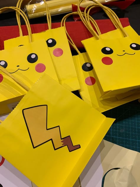 Pokemon Party Bags, Pikachu Party, Pokemon Themed Party, Pokémon Birthday, Pikachu Cake, Pokemon Diy, Pokemon Craft, Pokemon Birthday Party, Pokemon Theme