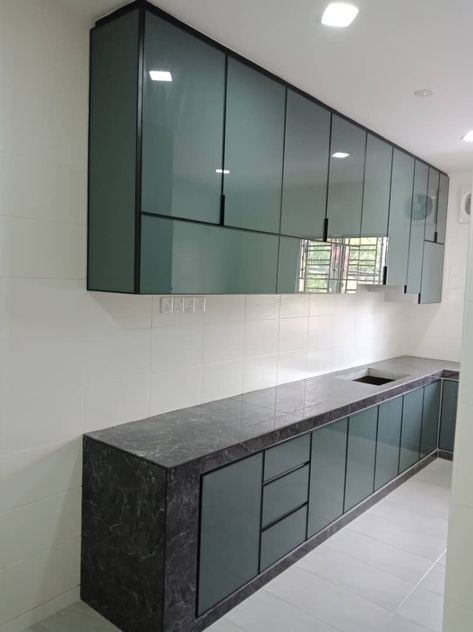 Aluminium Kitchen Cabinets, Aluminum Kitchen Cabinets, Vinyl Flooring Installation, Simple False Ceiling Design, Kitchen Cabinetry Design, Model Dapur, Small Kitchen Cabinets, Aluminium Kitchen, Kitchen Layout Plans