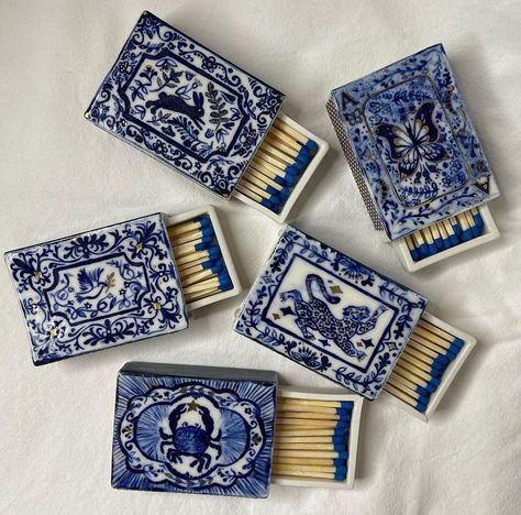 Steampunk Tendencies, Ivy House, Ceramics Pottery Art, Ceramics Ideas Pottery, Antique Porcelain, Pottery Painting, Diy Clay, Clay Projects, Hand Painted Ceramics