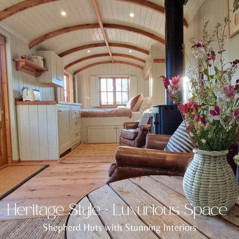 This shepherds hut boasts a heritage style, complemented by a luxuriously and exquisitely decorated interior, providing a comfortable and inviting space for relaxation. #heritagestyle #luxuriouslifestyle #shepherdshutsuk #interiordecor #shepherdshutretreat Farmhouse Tiny House, Garden Huts, Tiny House Luxury, Caravan Interior, Tiny House Trailer, Casa Country, Shepherds Hut, Tiny House Interior, Tiny House Cabin