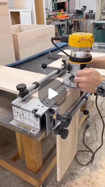 Woodwork Diy, Dovetail Jig, Wood Worker, Woodworking Jigs, Woodworking Wood, Dovetail Drawers, Wood Work, Custom Kitchen, Wood Shop